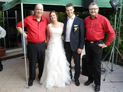 Hochzeitsmusik - Musikrichtungen: 70er - Innsbruck - The very nicest Weddingparty at Lago di Garda - DIE 2 INNSBRUCKER - Das versierte Tanzmusikduo aus Tirol - perfekte Musik von den 60ern bis heute