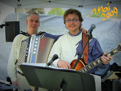 Hochzeitsmusik - Musikrichtungen: 70er - Innsbruck - Die 2 Innsbrucker "anno 2009"  - DIE 2 INNSBRUCKER - Das versierte Tanzmusikduo aus Tirol - perfekte Musik von den 60ern bis heute