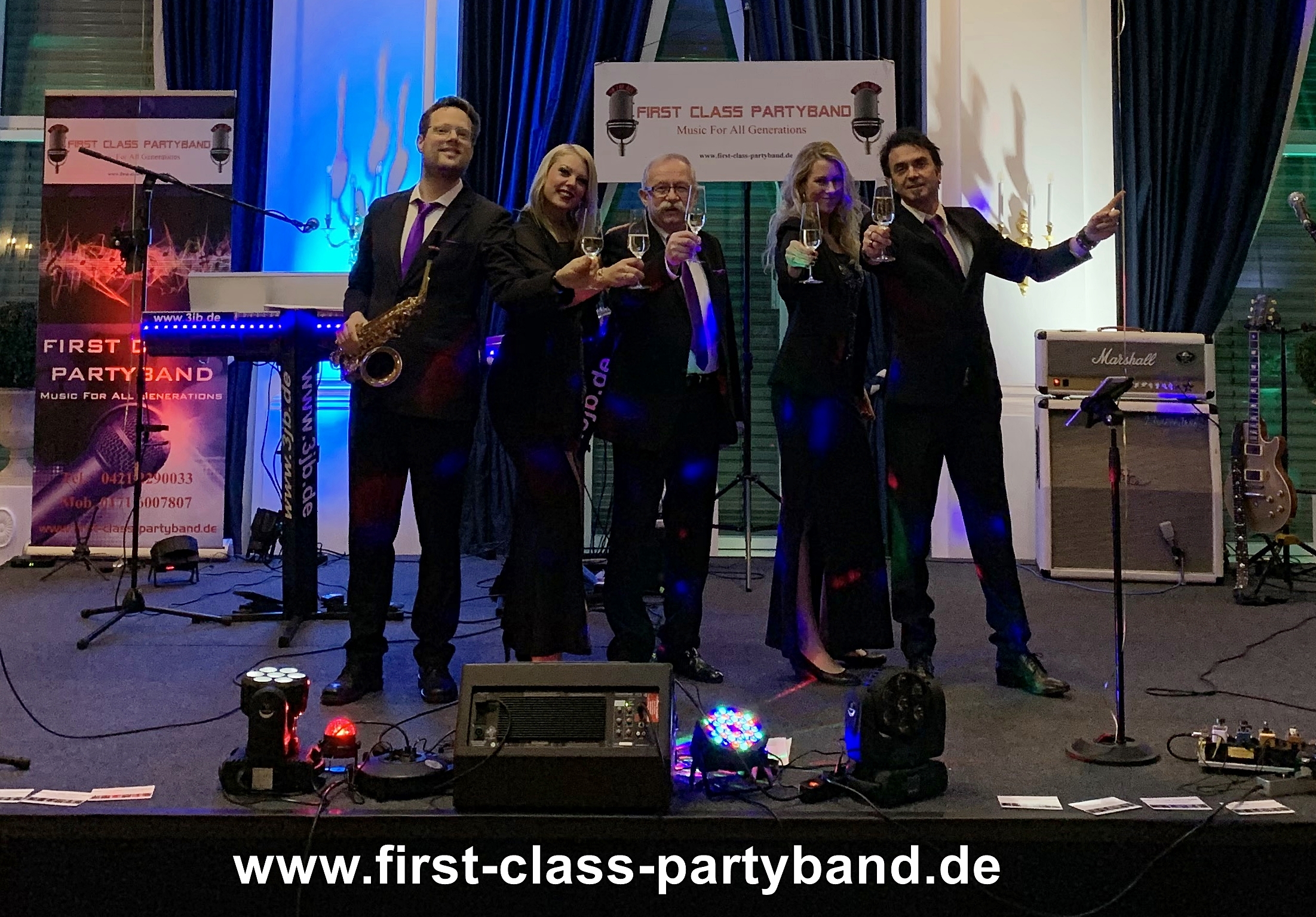 Hochzeitsmusik - Musikrichtungen: Jazz - Deutschland - FIRST CLASS PARTYBAND 
Music For All Generations 
LIVE is LIVE   - FIRST CLASS PARTYBAND Music For All Generations - Coverband, Hochzeitsband, Partyband 