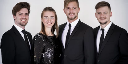 Hochzeitsmusik - Niederösterreich - 2x Sänger und 4x Rhythmus - Tanz- und Unterhaltungsmusik auf höchstem Niveau.
Kompakt und Optimal,  speziell für kleine bis mittelgroße Veranstaltungen & Hochzeiten - The Mood Company