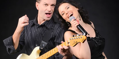 Hochzeitsmusik - PLZ 7011 (Österreich) - Hochzeits-DUO Danja & Andy, buchbar für Trauung, Agape und Tafel - Danja Bauer- Hochzeitssängerin & Band für Ihre Trauung, Agape und Tafel