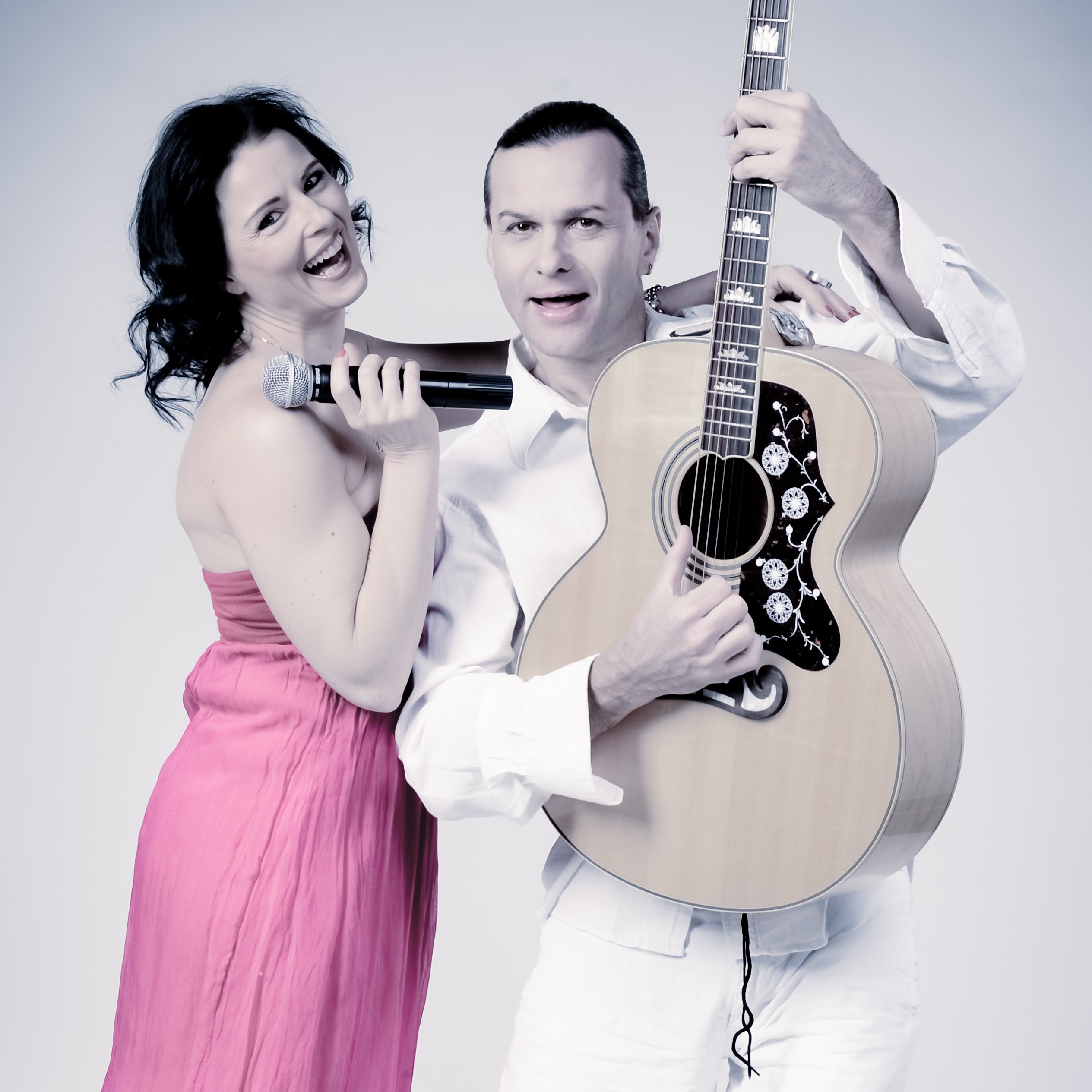 Hochzeitsmusik - PLZ 2120 (Österreich) - Danya - Hochzeitssängerin, DJANE  & Band für eure Trauung, Agape und Tafel