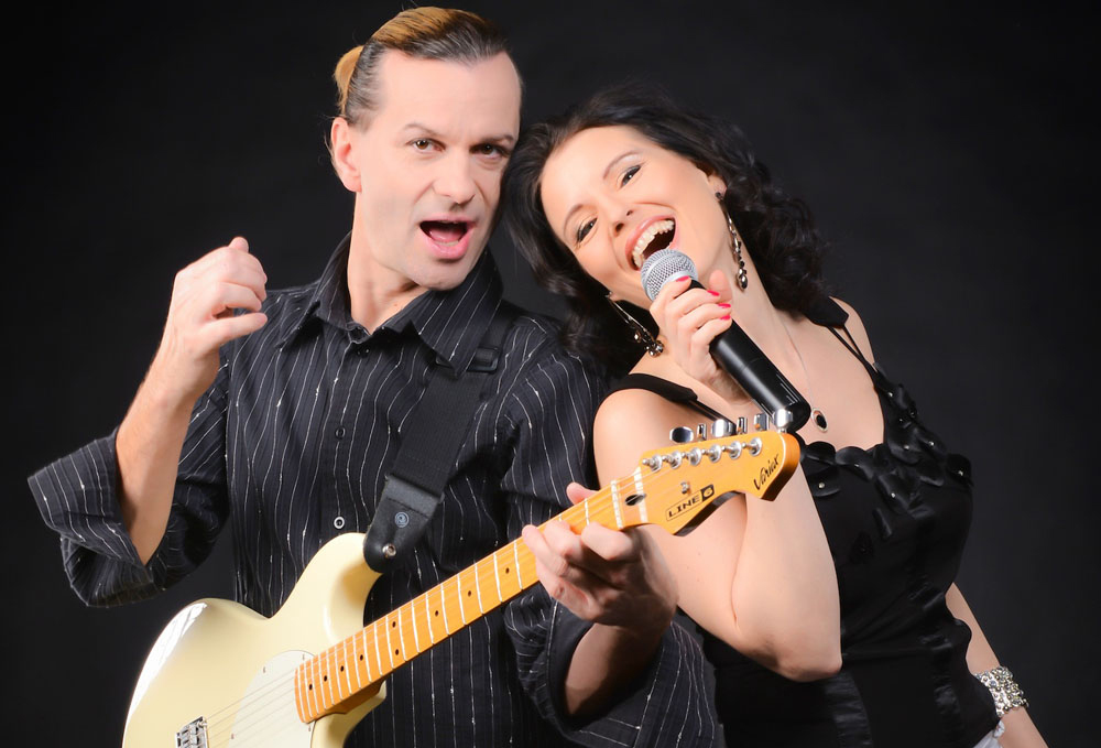 Hochzeitsmusik - PLZ 2120 (Österreich) - Hochzeits-DUO Danja & Andy, buchbar für Trauung, Agape und Tafel - Danya - Hochzeitssängerin, DJANE  & Band für eure Trauung, Agape und Tafel