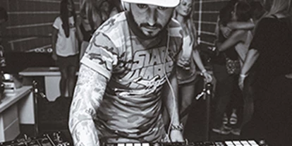 Hochzeitsmusik - Besetzung (mögl. Instrumente): weibliche Hauptstimme - Linz (Oberösterreich) - HOH DJ TEAM für Hochzeiten - Hat over Heels