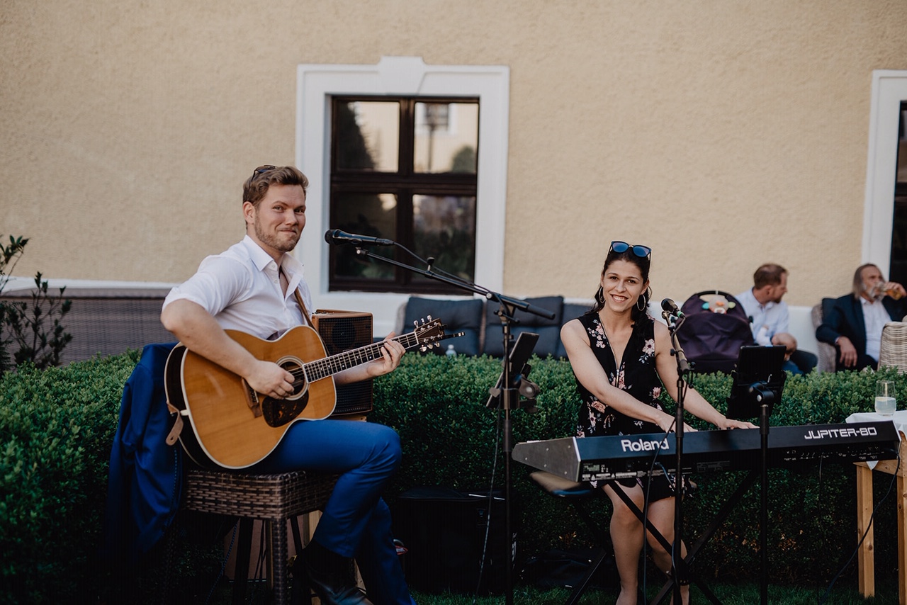 Hochzeitsband: AGAPE - SEKTEMPFANG - Hat over Heels Entertainment