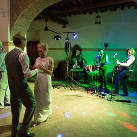 Hochzeitsband: Egal ob drinnen oder draußen, mit uns steppt der Bär. - The Waistcoats - Die internationale Hochzeitsband in Italien