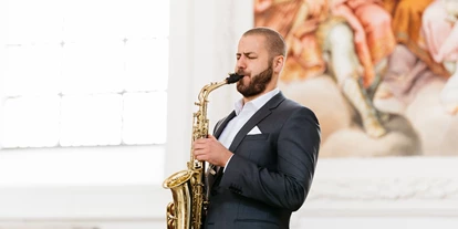 Hochzeitsmusik - PLZ 82538 (Deutschland) - Sektempfang: Adrian Planitz am Saxophon - SAXOBEATZ | DJ & Live Saxophon