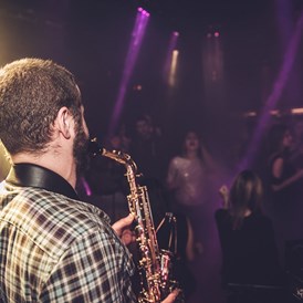 Hochzeitsband: Adrian Planitz am Saxophon - SAXOBEATZ | DJ & Live Saxophon 