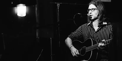 Hochzeitsmusik - Musikrichtungen: Independent - Henry Gieseler (Gitarre/Vocals) im Räng Teng Teng - Fox & Major